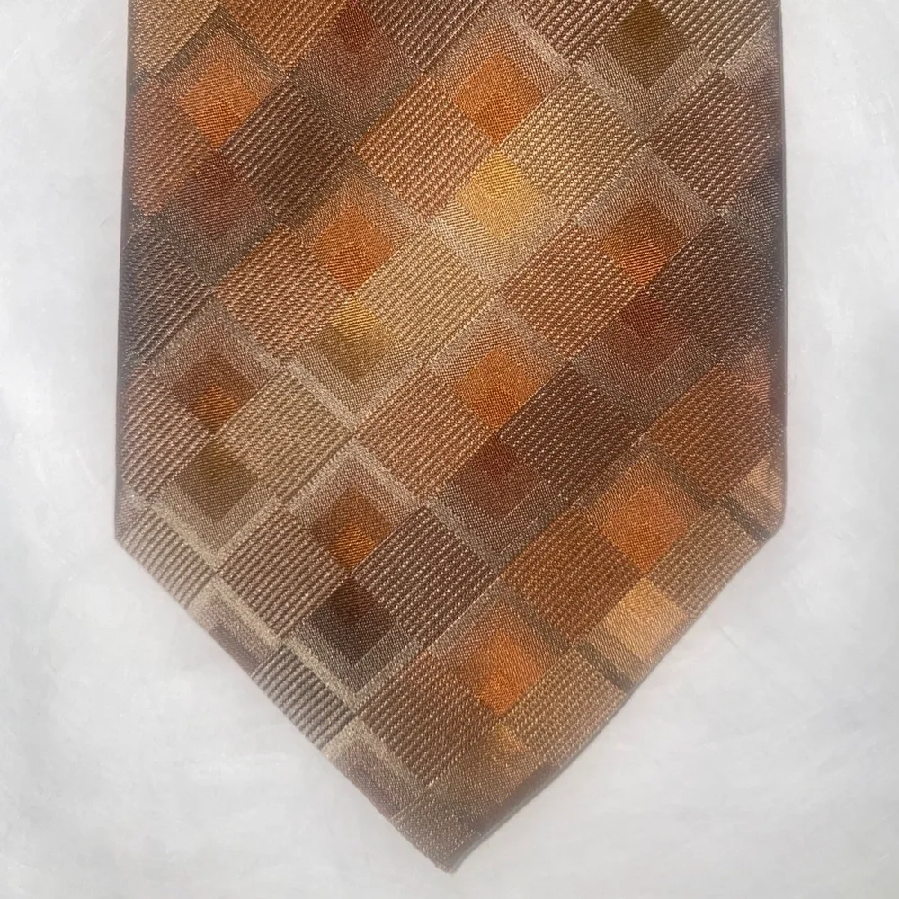 VAN HEUSEN South Beach Gold Peach Silk Necktie Tie Geometric $40 lcsr